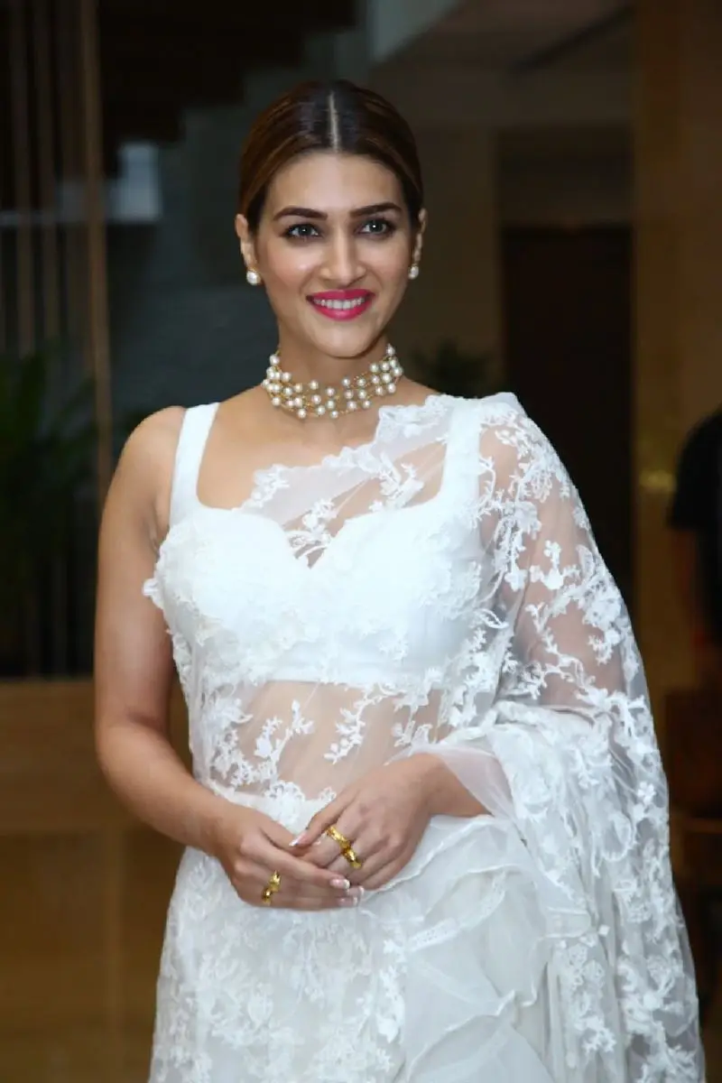 Kriti Sanon Charming Stills In White Saree Sleeveless Blouse